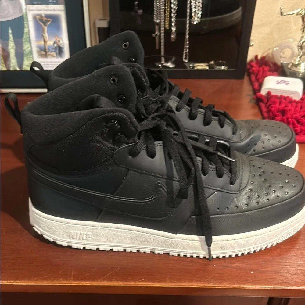 Nike  Boot/Sneakers - Picture 2 of 7